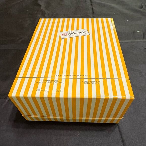 Giorgio Beverly Hills Extraordinary Shimmer talc Perfume and Brush Boxed set NIB - Picture 7 of 8